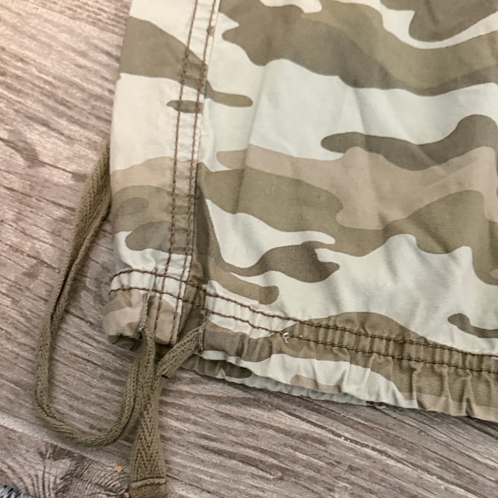 OP Camouflage Cargo Capris - Picture 3 of 6